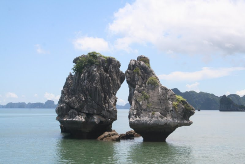 LIMESTONE ISLETS